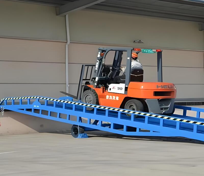 海安移动式卸货平台（叉车用）